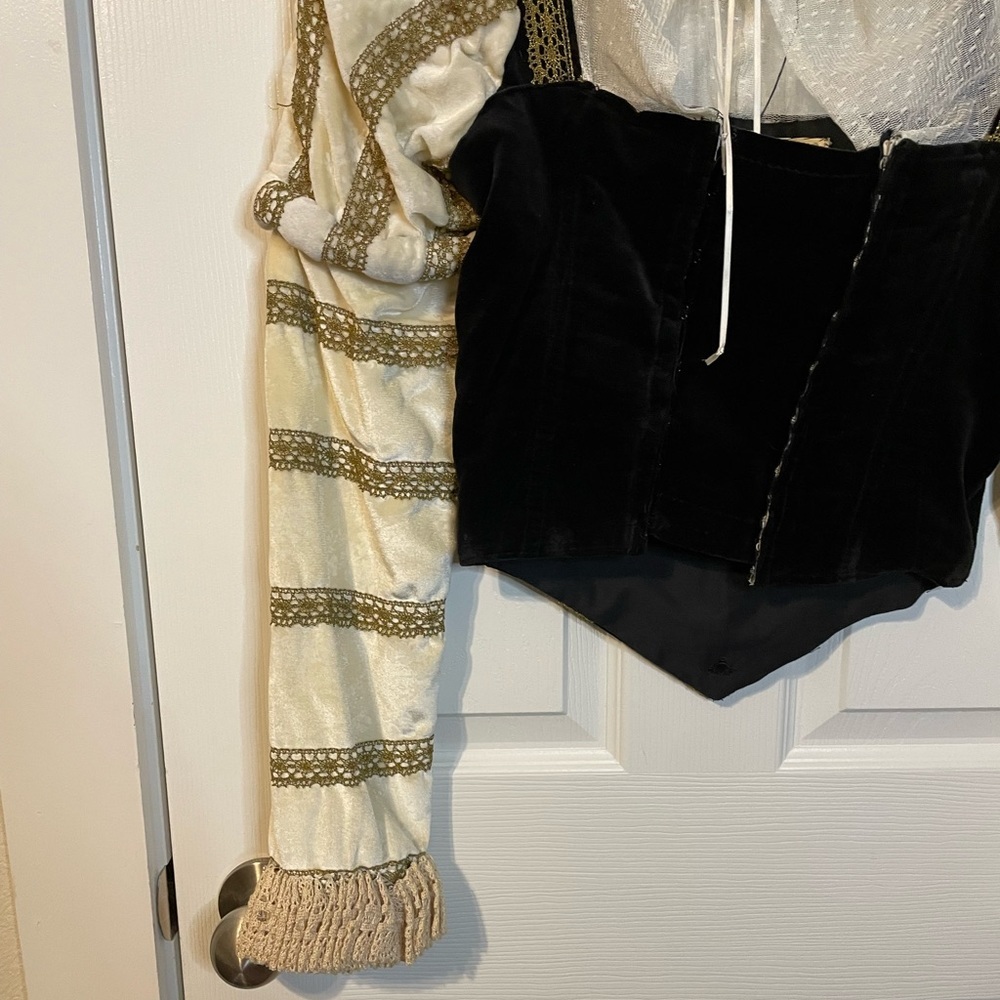VTG medieval bodice / Shakespearean costume black velvet gold lace trim sz S (?) - Picture 13 of 16